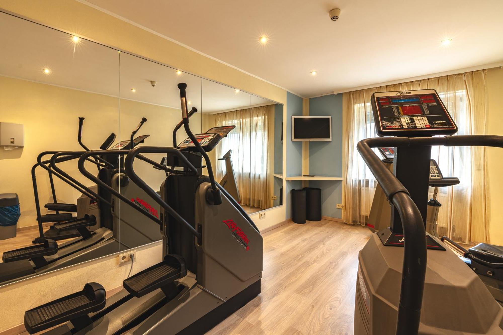רוזנהיים Parkhotel Crombach מראה חיצוני תמונה
