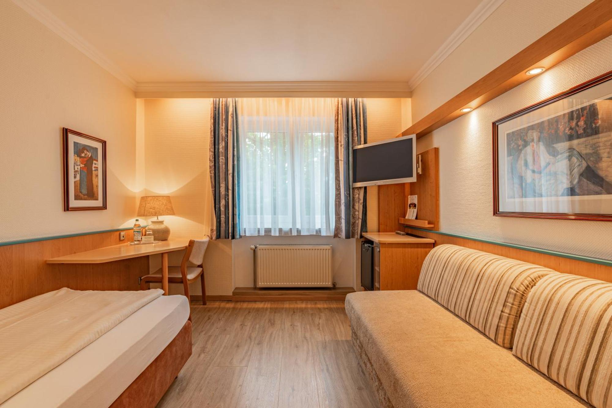 רוזנהיים Parkhotel Crombach מראה חיצוני תמונה